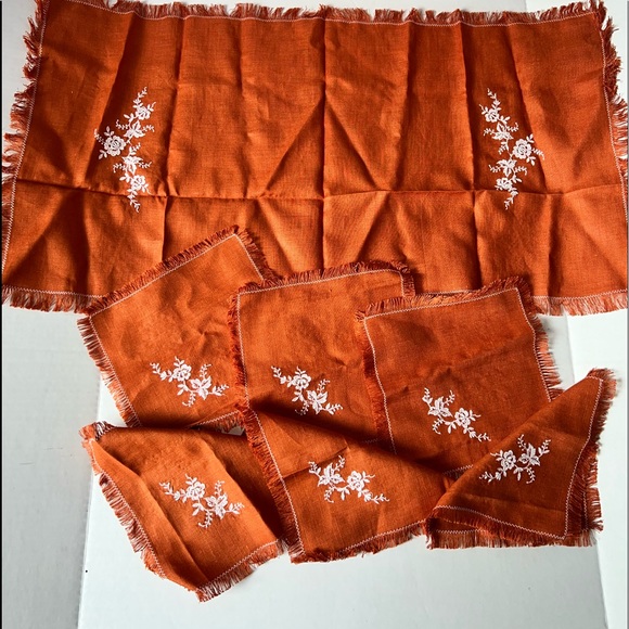 Vintage fall table runner and napkin set (7) orange\white floral embroidered - Picture 3 of 11